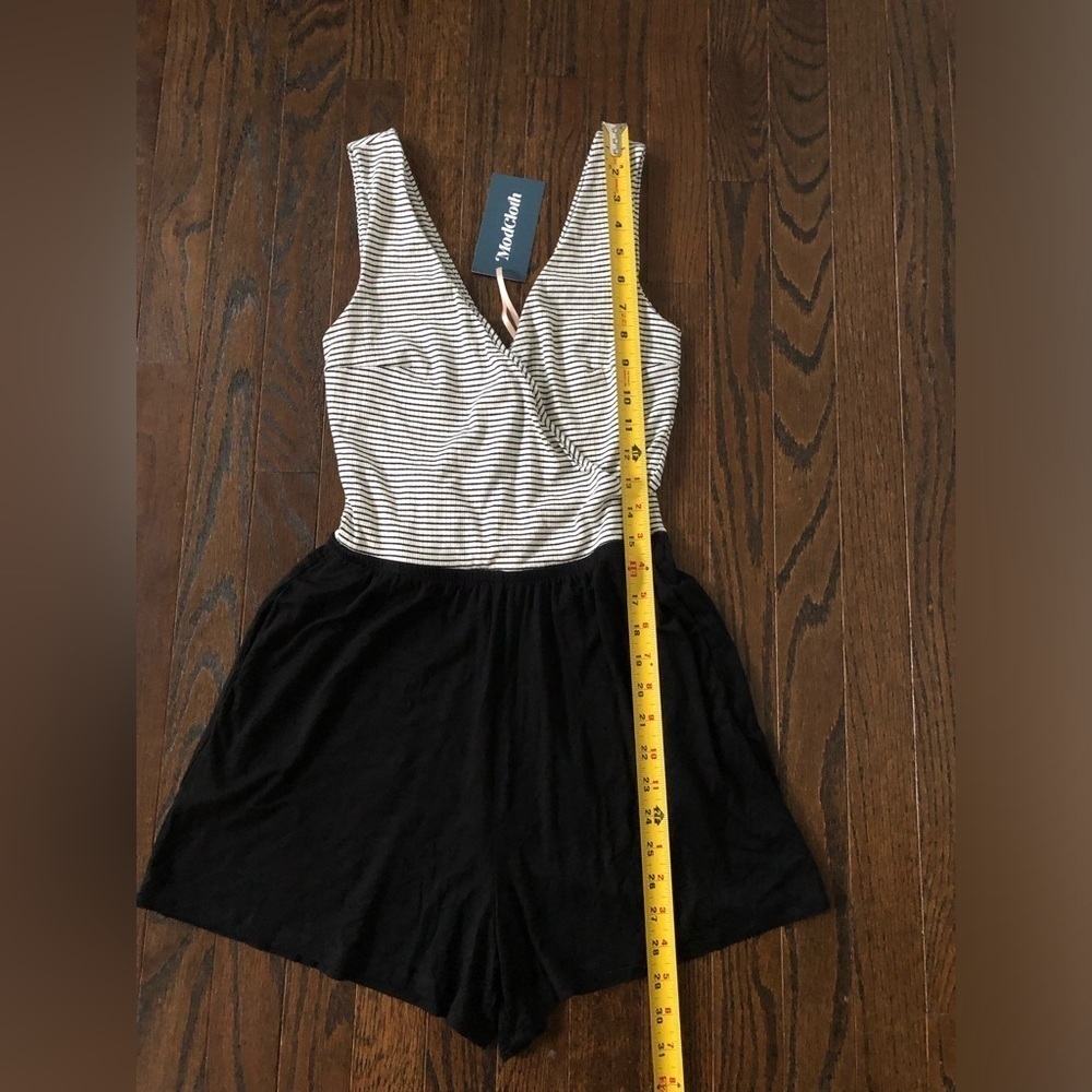 ModCloth Women’s XXS Black/White Deep V-Neck Sleeveless Romper w/Pockets - NWT! - Picture 10 of 13